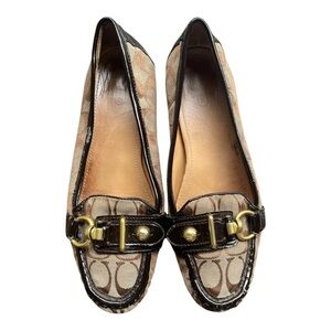 Coach Elkie Buckle Accent Signature Logo Loafer US 9.5 Retail $158
